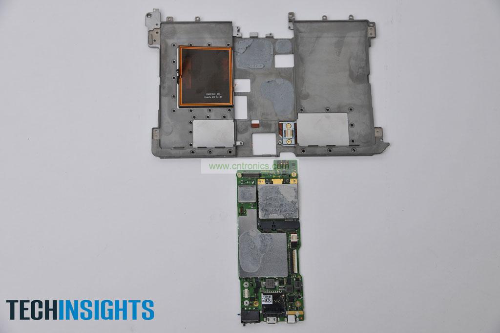 將PCB與金屬分離，從PCB板上卸下無線通訊板