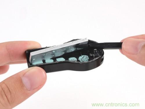 拆解新一代顛覆性產(chǎn)品: 谷歌Chromecast電視棒內部探秘