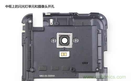 魅族MX3拆解:閃光燈和攝像頭開孔