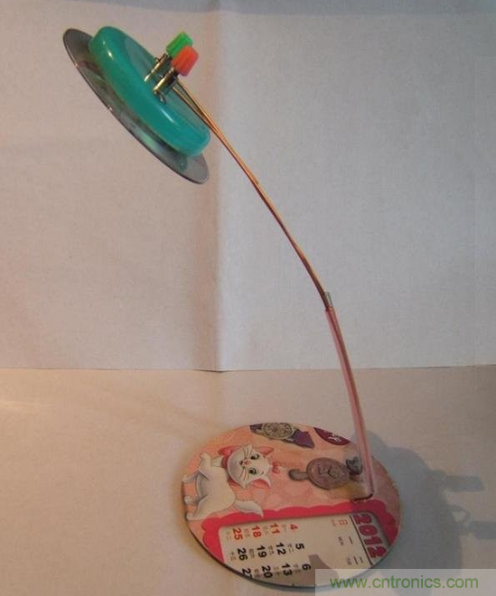 DIY:手工打造智能無線供電臺燈