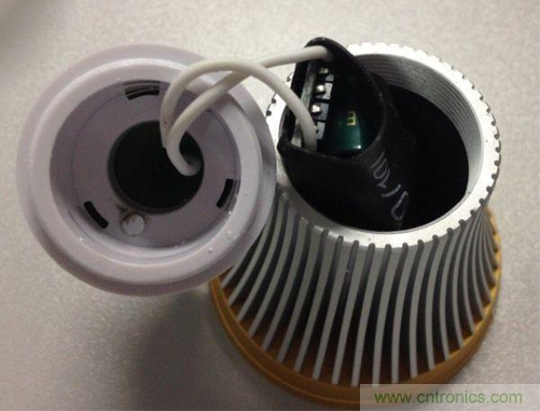 拆解對比:4元 VS 30+元LED照明燈