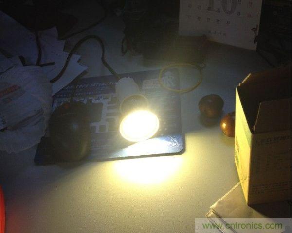 拆解對比:4元 VS 30+元LED照明燈