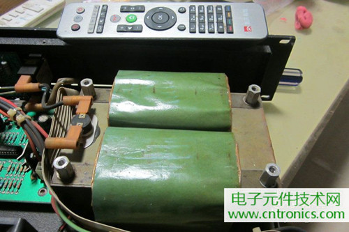 用料很給力！專業后級功放美國高峰FA1201拆解