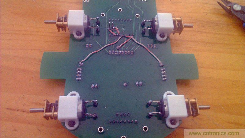 牛人力作！PCB版藍牙智能小車DIY