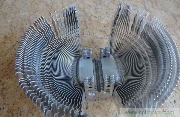 變廢為寶!風扇散熱器變身山寨LED燈