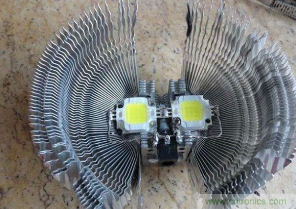 變廢為寶!風扇散熱器變身山寨LED燈