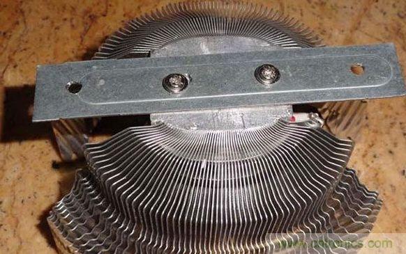 變廢為寶!風扇散熱器變身山寨LED燈