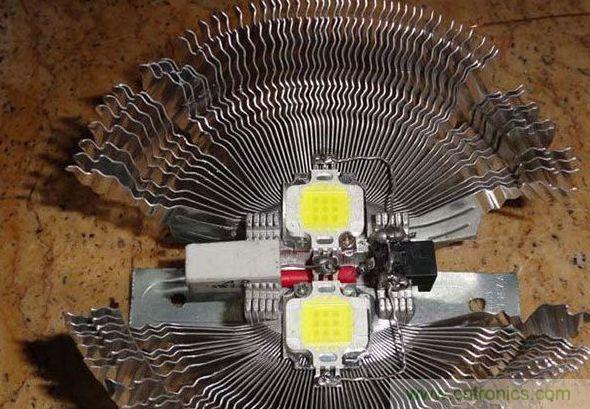 變廢為寶!風扇散熱器變身山寨LED燈