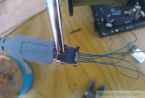 mp4 MINI USB 座的焊接