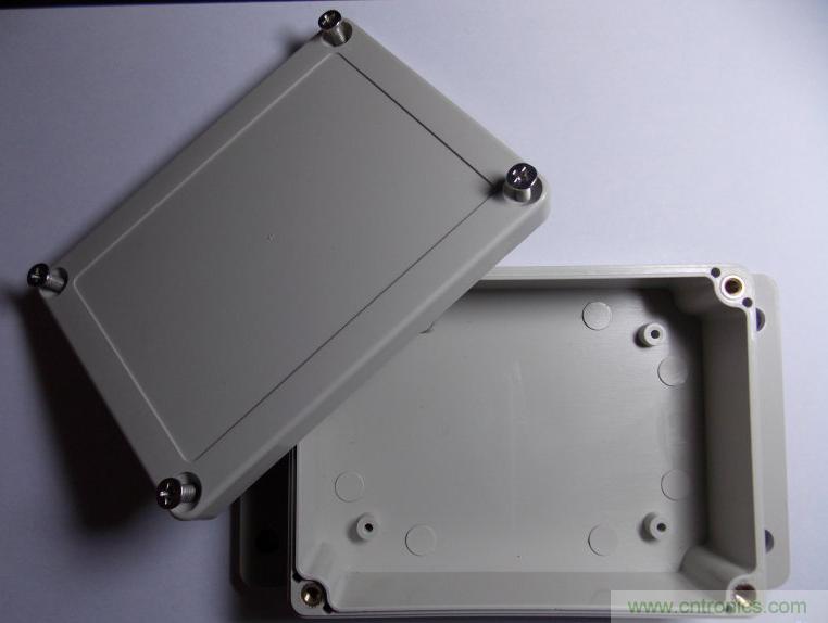 牛人全手工DIY:微電腦智能溫控市電開(kāi)關(guān)