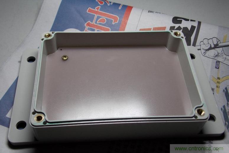 牛人全手工DIY:微電腦智能溫控市電開(kāi)關(guān)