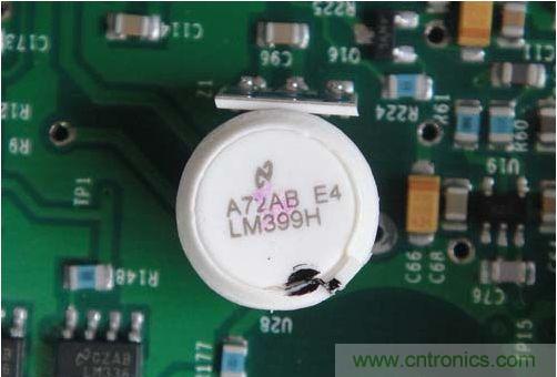 一只正在FLUKE 8808A 五位半數字萬用表中&ldquo;服役&rdquo;的LM399H