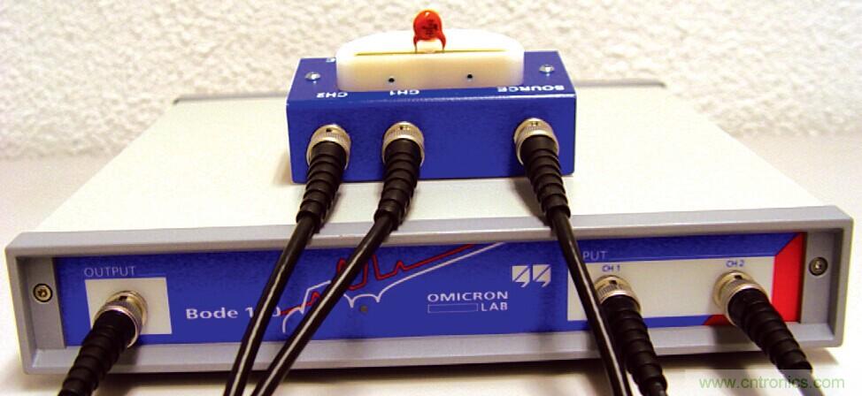 圖4 帶外部適配器的矢量網絡分析儀(VNA)