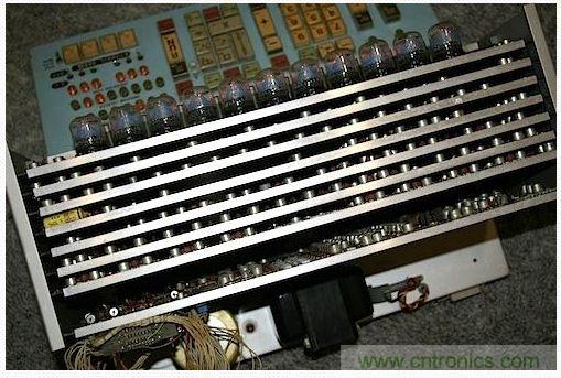 經(jīng)典懷舊拆解!歷史彌留的可編程科學(xué)計算器 from 1966