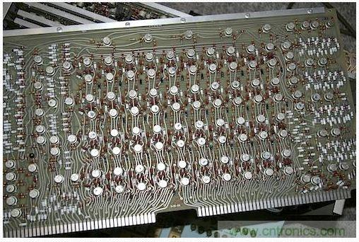 經(jīng)典懷舊拆解!歷史彌留的可編程科學(xué)計算器 from 1966