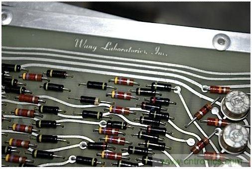 經(jīng)典懷舊拆解!歷史彌留的可編程科學(xué)計算器 from 1966