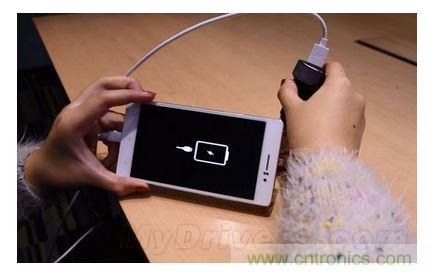 手機電池寒冷時為什么總充電?