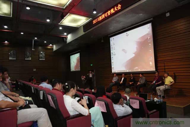 圖8:劉杰博士主持高端對話,嘉賓包括可穿戴領域開拓者陳東義教授,中科院深圳先進院產業處處長,機器人協會秘書長畢亞雷,可穿戴聯盟副秘書長姜文軍,太火鳥深圳總經理張翀,機智云CTO劉琰等。