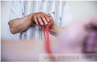 周立功“懸絲診脈”專業打造電源模塊熱設計