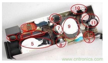 電源適配器的構(gòu)造 6 1. 壓敏電阻,其功能是當(dāng)外界電壓過高時,壓敏電阻阻值迅速變得很小,與壓敏電阻串聯(lián)的保險絲被熔斷,從而保護(hù)其他電路不被燒壞。 2. 保險絲,規(guī)格為2.5A/250V,當(dāng)電路中的電流過大時,保險絲會熔斷以保護(hù)其他元件。 3. 電感線圈(又稱扼流圈),主要功能是降低電磁干擾。 4. 整流橋,規(guī)格為D3SB,作用是把220V交流電變?yōu)橹绷麟姟? 5. 濾波電容,規(guī)格為180μF/400V,作用是濾除直流電中的交流紋波,使電路工作更可靠。 6. 運(yùn)放IC(集成電路),保護(hù)電路、電壓調(diào)節(jié)的重要組成部分。 7. 溫度探頭,用于探測電源適配器的內(nèi)部溫度,當(dāng)溫度高于某一設(shè)定值時(不同品牌的電源適配器,其設(shè)定的溫度閥值略有不同),保護(hù)電路會切斷適配器的電壓輸出,從而保護(hù)適配器不受損壞。 8. 大功率開關(guān)管,是開關(guān)電源中的核心元件之一,開關(guān)電源能“一開一關(guān)”地工作,開關(guān)管功不可沒。 9. 開關(guān)變壓器,開關(guān)電源中的核心元件之一。 10. 次級整流管,功能是把低壓交流電變?yōu)榈蛪褐绷麟姟T贗BM的電源適配器中,整流管往往是由兩個大功率并聯(lián)工作的,以獲得較大的電流輸出。 11. 次級濾波電容,規(guī)格為820μF/ 25V,共有兩個,起濾除低壓直流電中的紋波的作用。 除上述元件外,電路板上還有可調(diào)電位器及其他阻容元件。