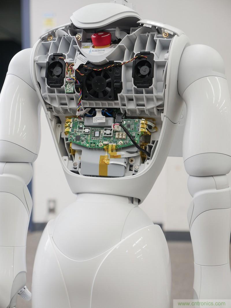 拆解筆記本不過癮,那就來拆拆日本情感機(jī)器人吧!