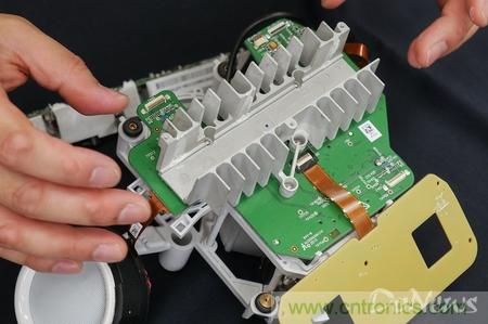 拆解筆記本不過癮,那就來拆拆日本情感機(jī)器人吧!