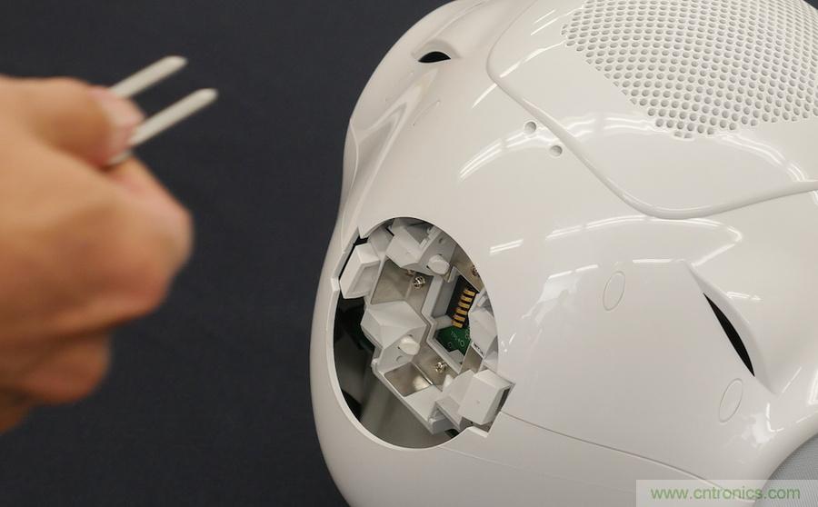 拆解筆記本不過癮,那就來拆拆日本情感機(jī)器人吧!