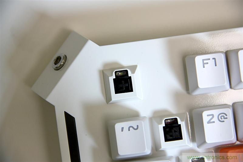 曾經的網吧統治者—雙飛燕血手幽靈機械鍵盤，真世界最快？