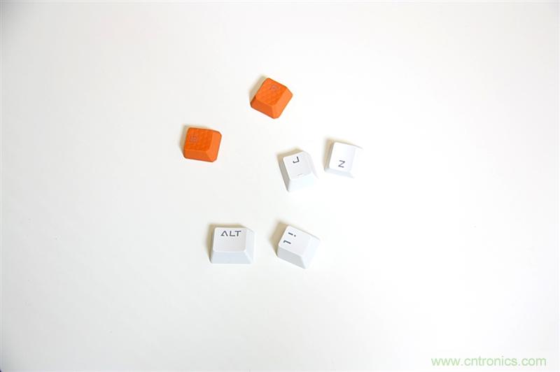 曾經的網吧統治者—雙飛燕血手幽靈機械鍵盤，真世界最快？