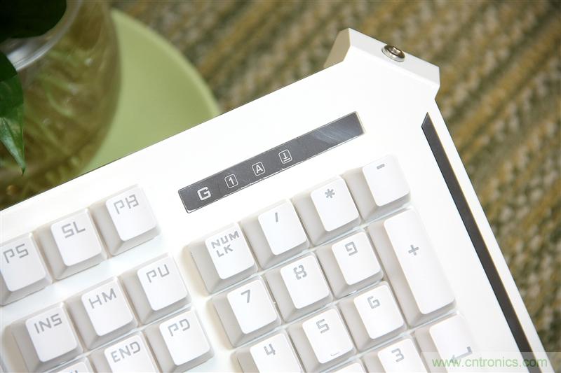 曾經的網吧統治者—雙飛燕血手幽靈機械鍵盤，真世界最快？