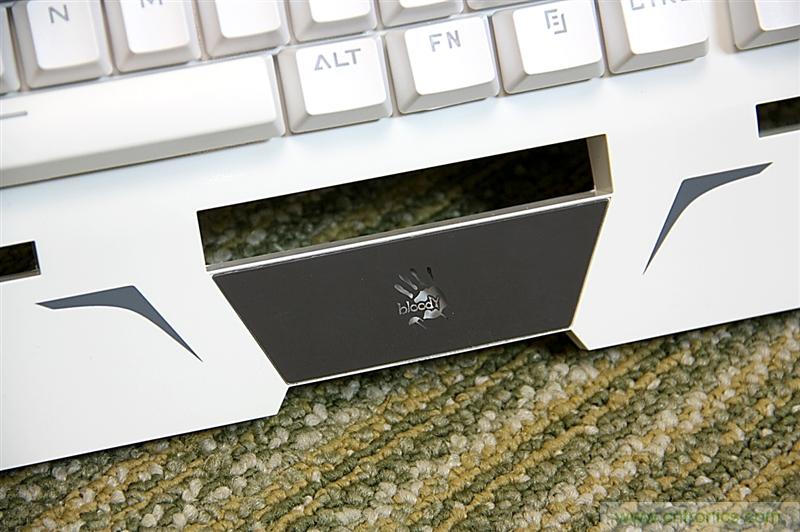 曾經的網吧統治者—雙飛燕血手幽靈機械鍵盤，真世界最快？