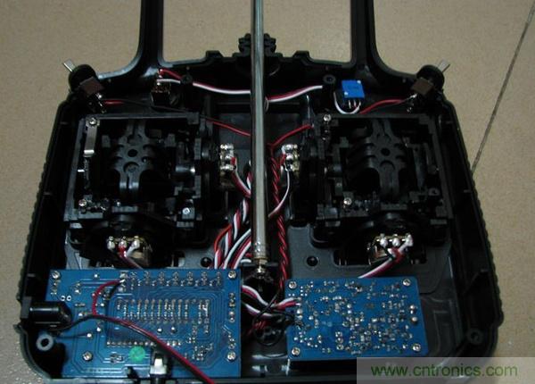 無人機 DIY 制作全過程，酷得不要不要的！