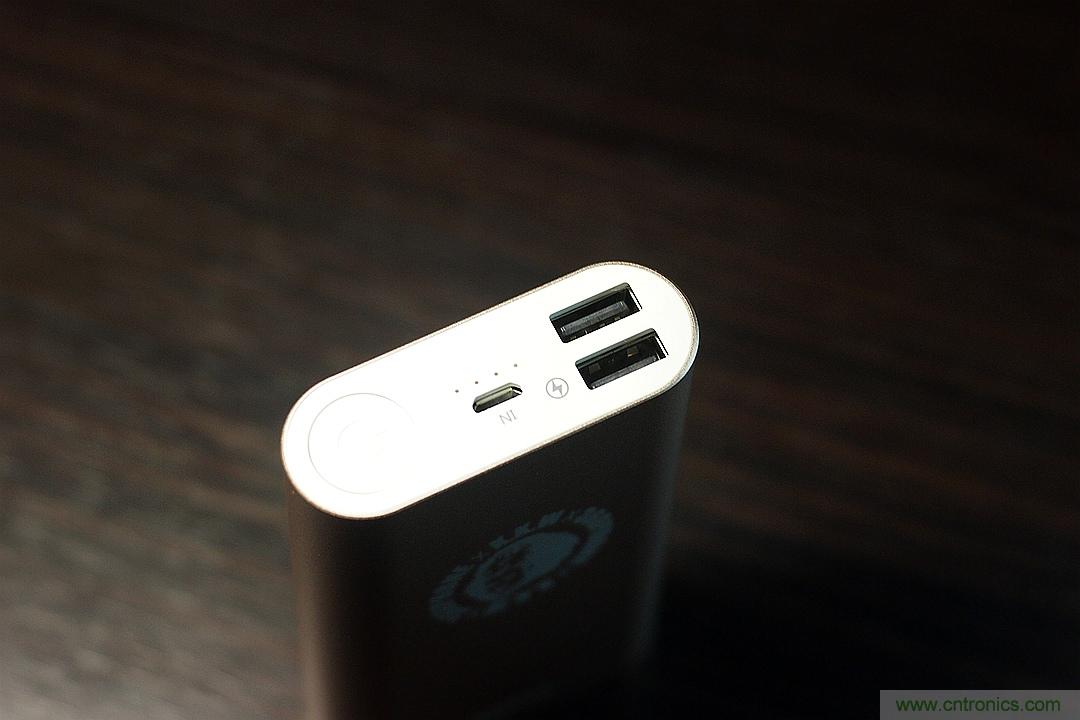 移動電源也玩雙引擎?快到你想象不到