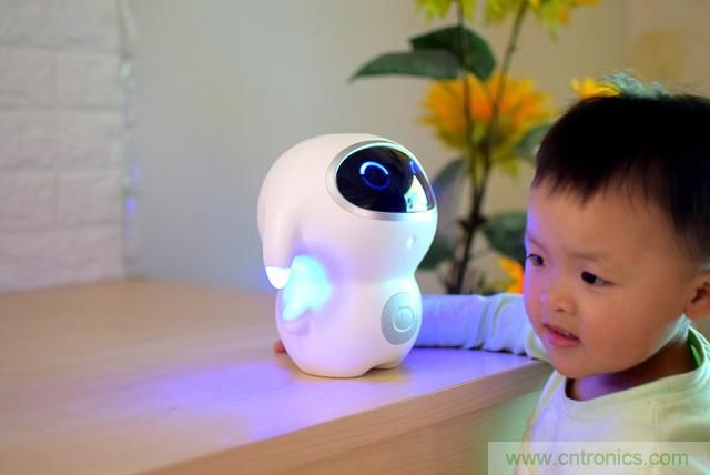 “爸爸再不陪我,我就長大了”——小騰機器人