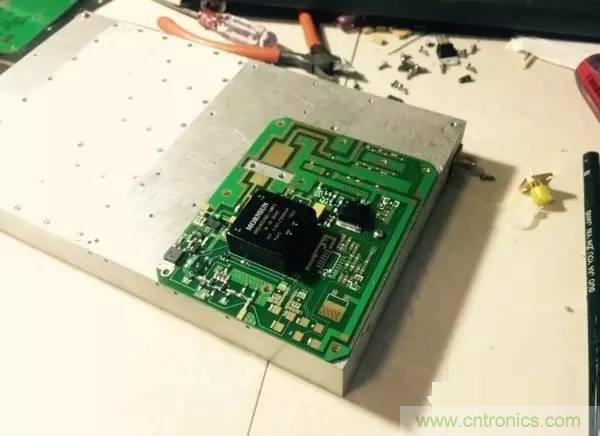 想看大牛是如何DIY射頻功放的嗎?