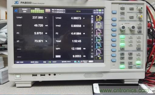 “瘋7”手機充電實測:為何沿用傳統(tǒng)充電模式?