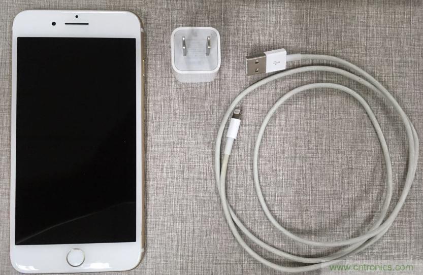 “瘋7”手機充電實測:為何沿用傳統(tǒng)充電模式?