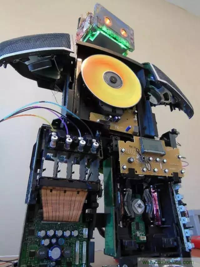 廢舊收音機(jī)如何變身成酷炫機(jī)器人？