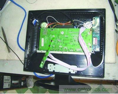 300元就能讓廢舊筆記本屏“變”液晶電視