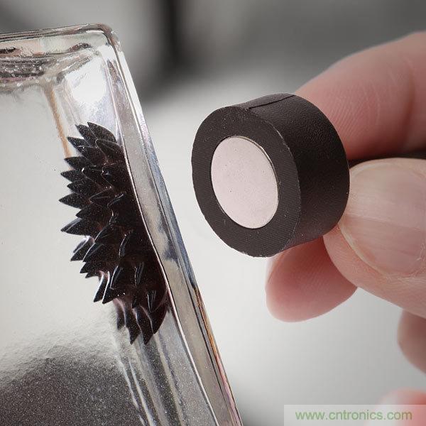 藝術源于生活,用生活中的物件也能制作磁流體