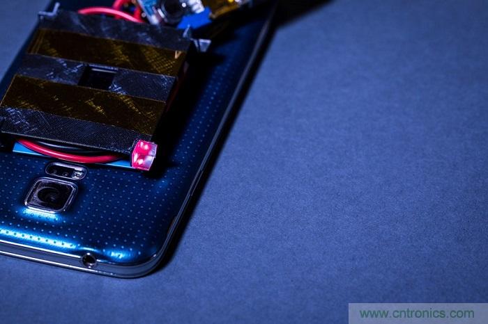 室內激光無線充電新技術亮相，可媲美傳統(tǒng) USB 線纜