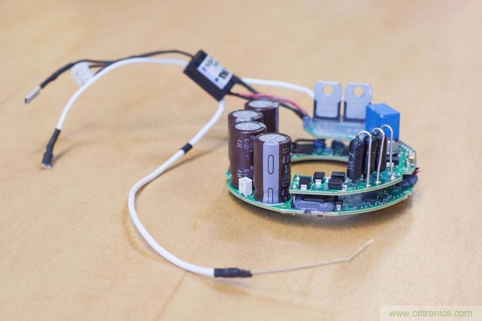 拆解戴森吹風機:近三千元的價格貴在哪?