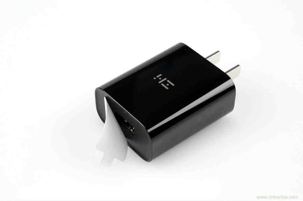 拆解對比：系出同門，小米、紫米無線充電器的差別有多大？