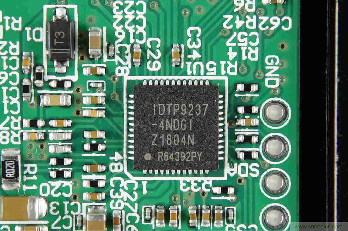 拆解對比：系出同門，小米、紫米無線充電器的差別有多大？