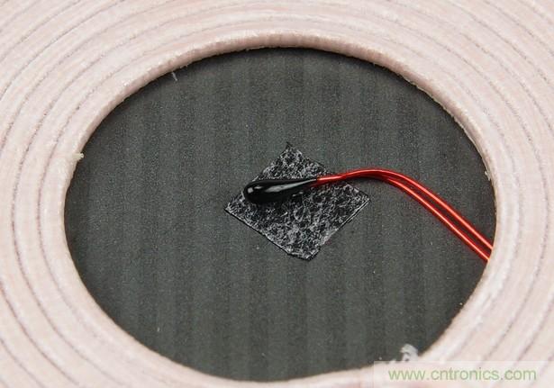 拆解對比：系出同門，小米、紫米無線充電器的差別有多大？