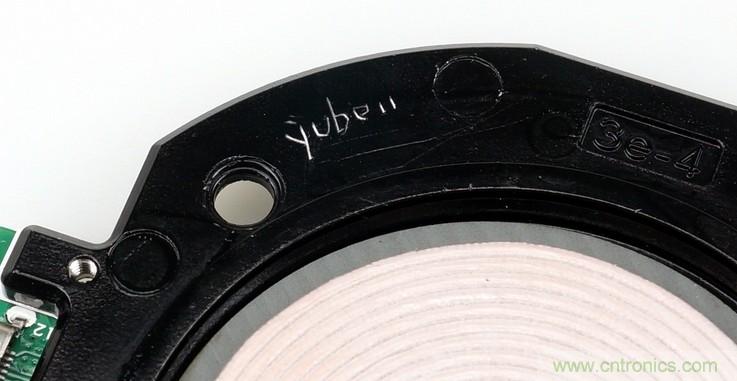 拆解對比：系出同門，小米、紫米無線充電器的差別有多大？