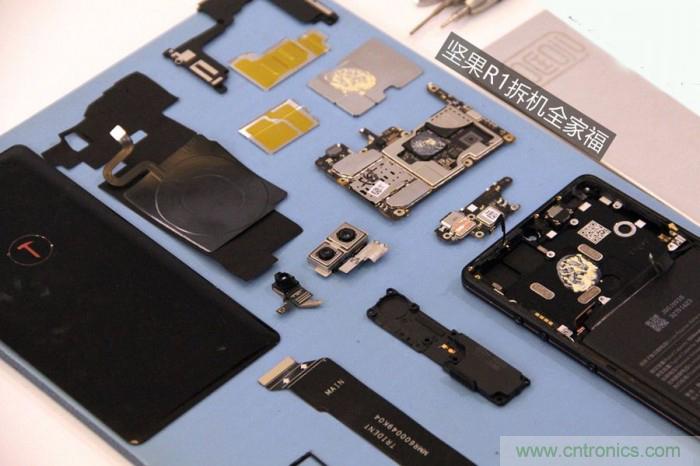堅果R1拆解:內(nèi)部設(shè)計究竟如何?