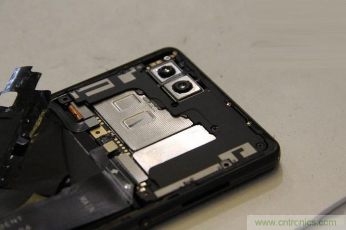 堅果R1拆解:內(nèi)部設(shè)計究竟如何?