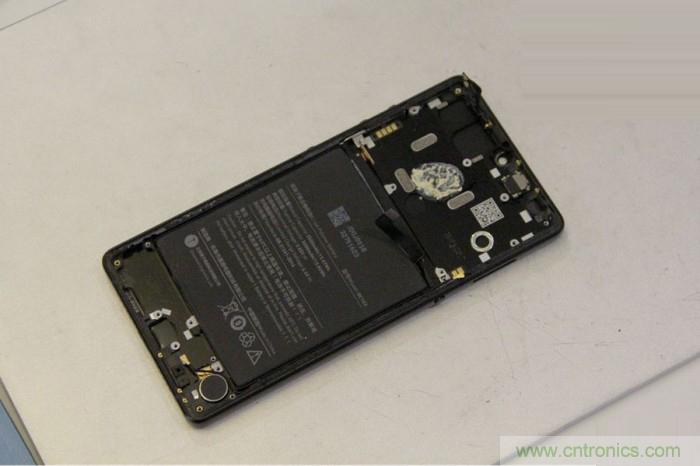 堅果R1拆解:內(nèi)部設(shè)計究竟如何?