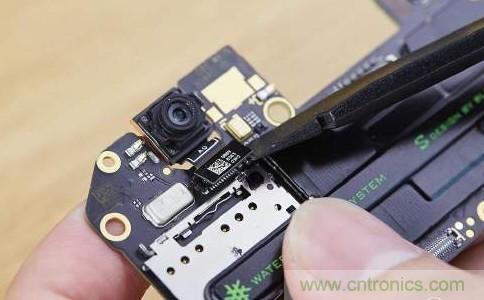 拆解黑鯊手機:多級直觸一體式液冷系統有什么門道?